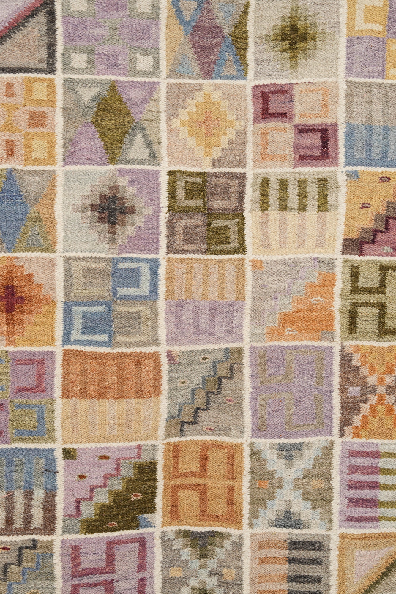 Vintage Peruvian Kilim 4'10" x 3'10"