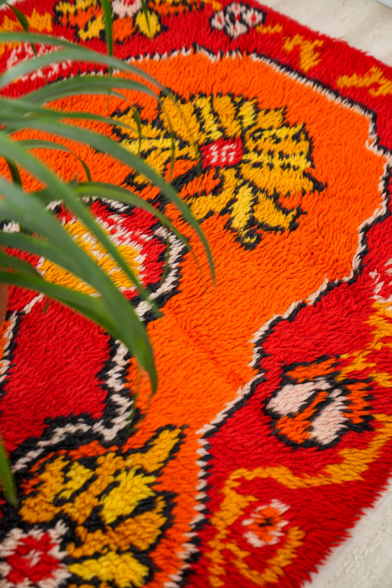 Vintage Moroccan Berber rug 7'1" x 3'8"