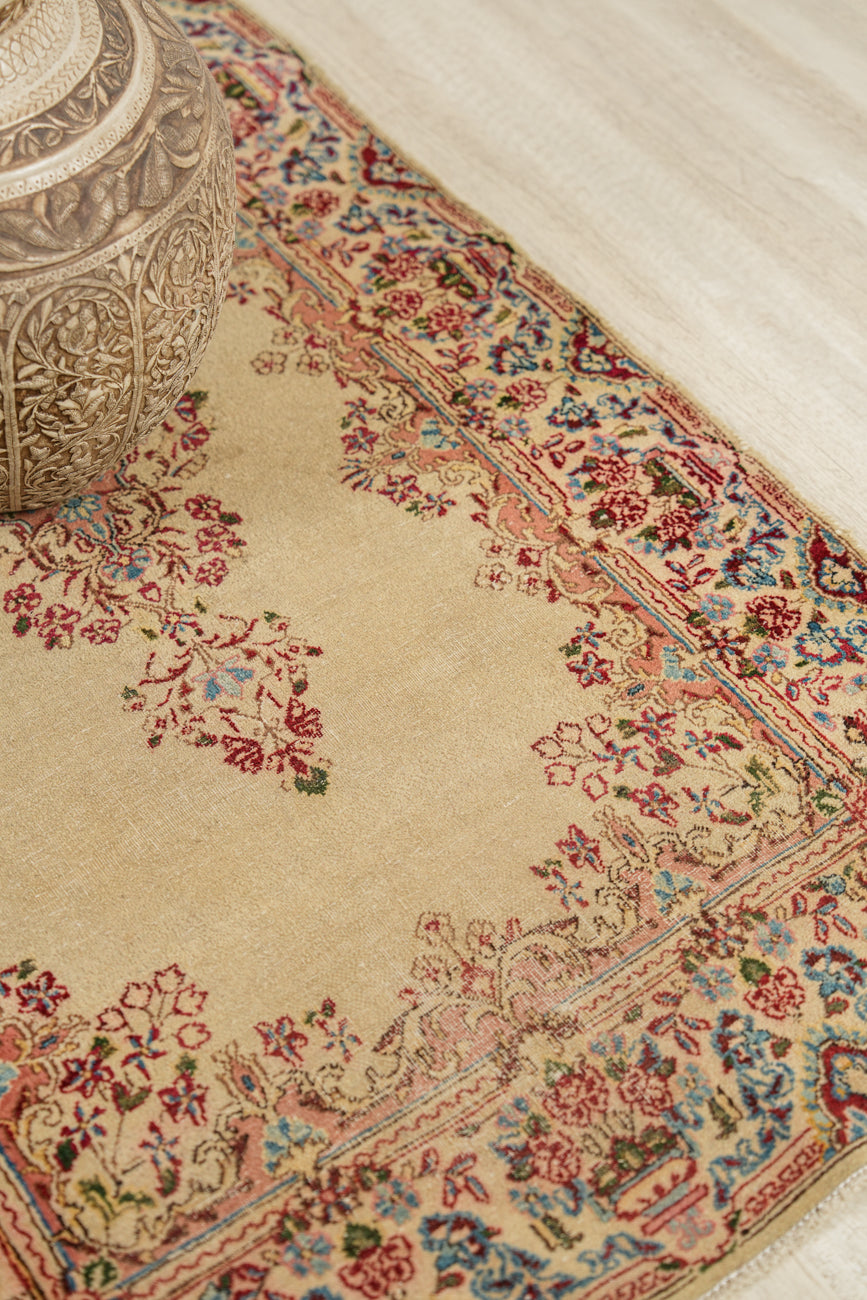 vintage oriental rug 5' x 3'
