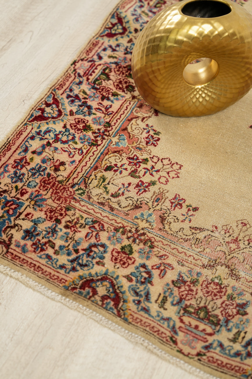 vintage oriental rug 5' x 3'