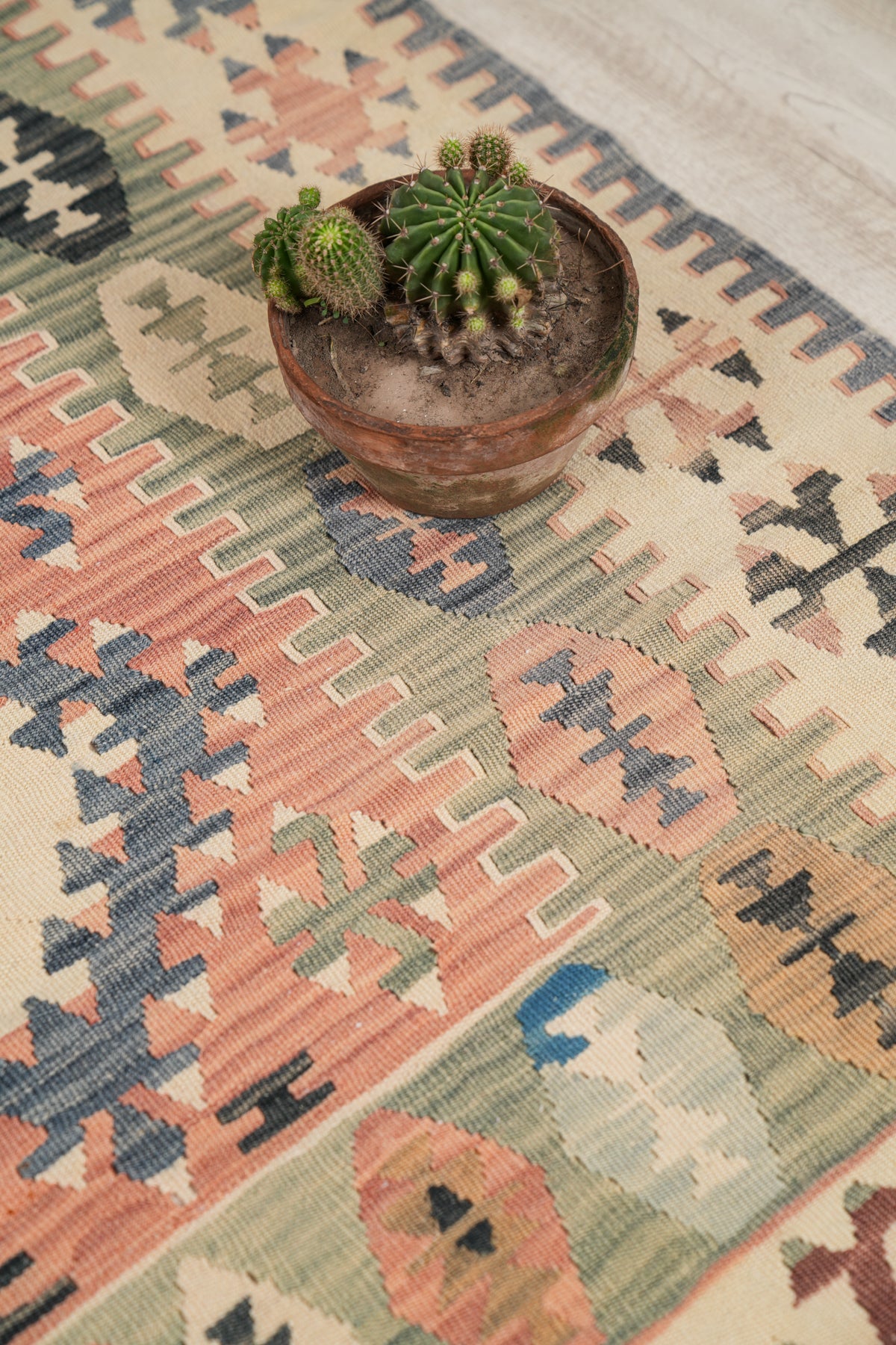 Vintage Turkish kilim 5'8" x 3'8"