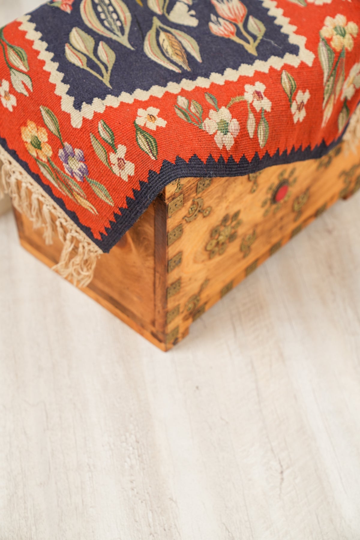 Vintage balkans Sarkoy Kilim 1'9" x 1'9"