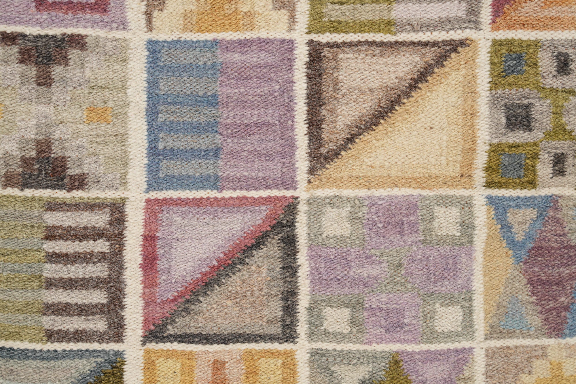 Vintage Peruvian Kilim 4'10" x 3'10"